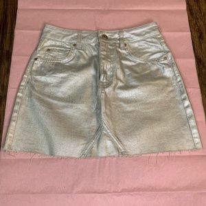TOPSHOP silver metallic mini skirt. Size 4